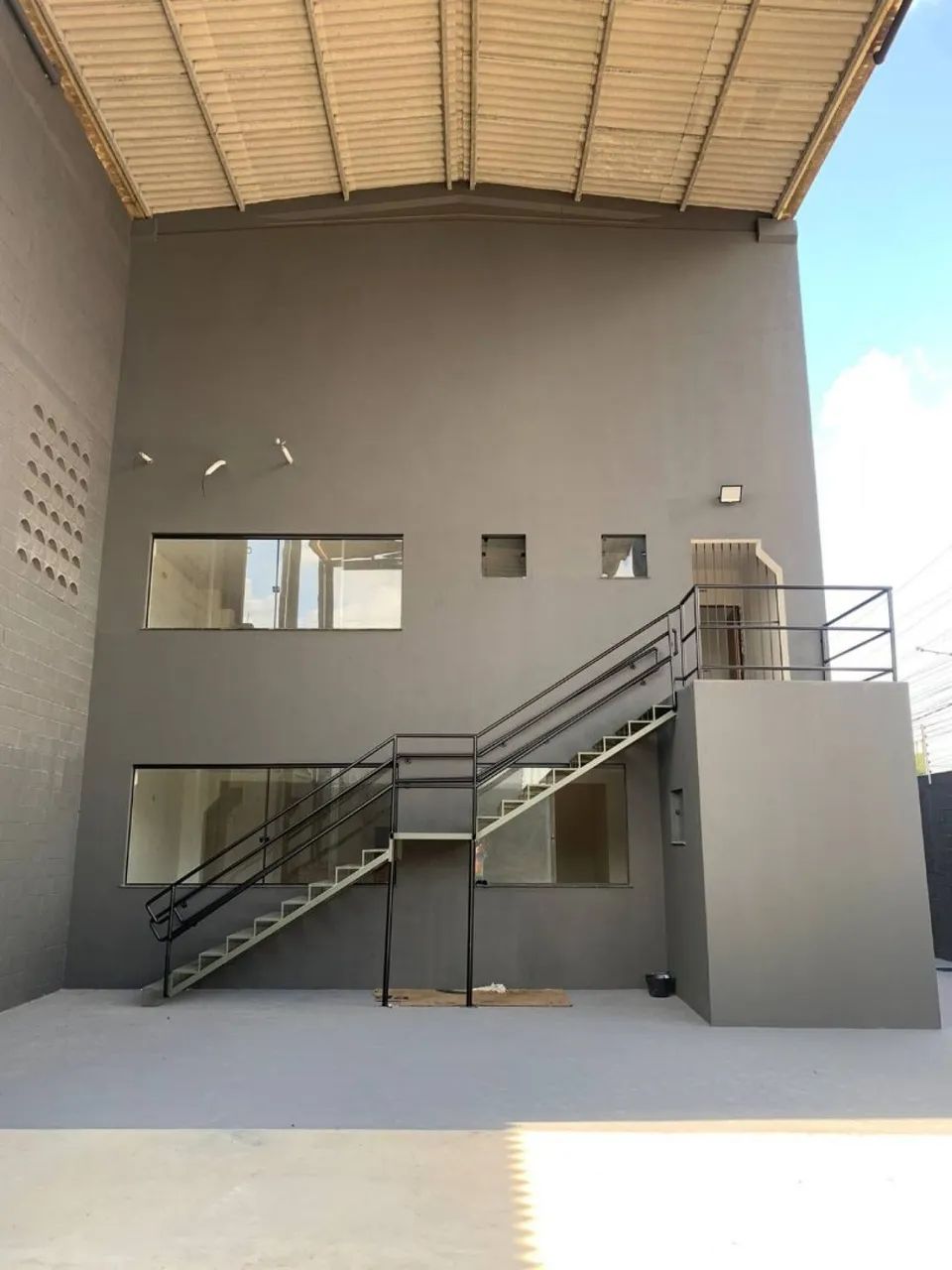 Prédio Comercial a Venda 600m² em Três Pavimentos Na Avenida Oswaldo Aranha. - Foto 2