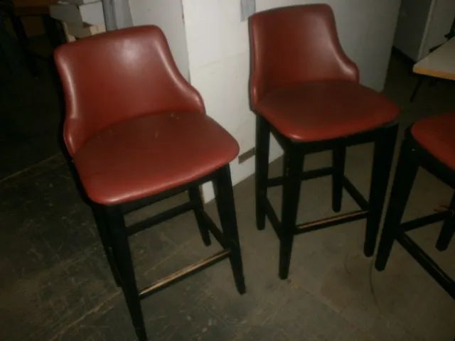 trez banquetas - altas - estofadas com encosto - Foto 5
