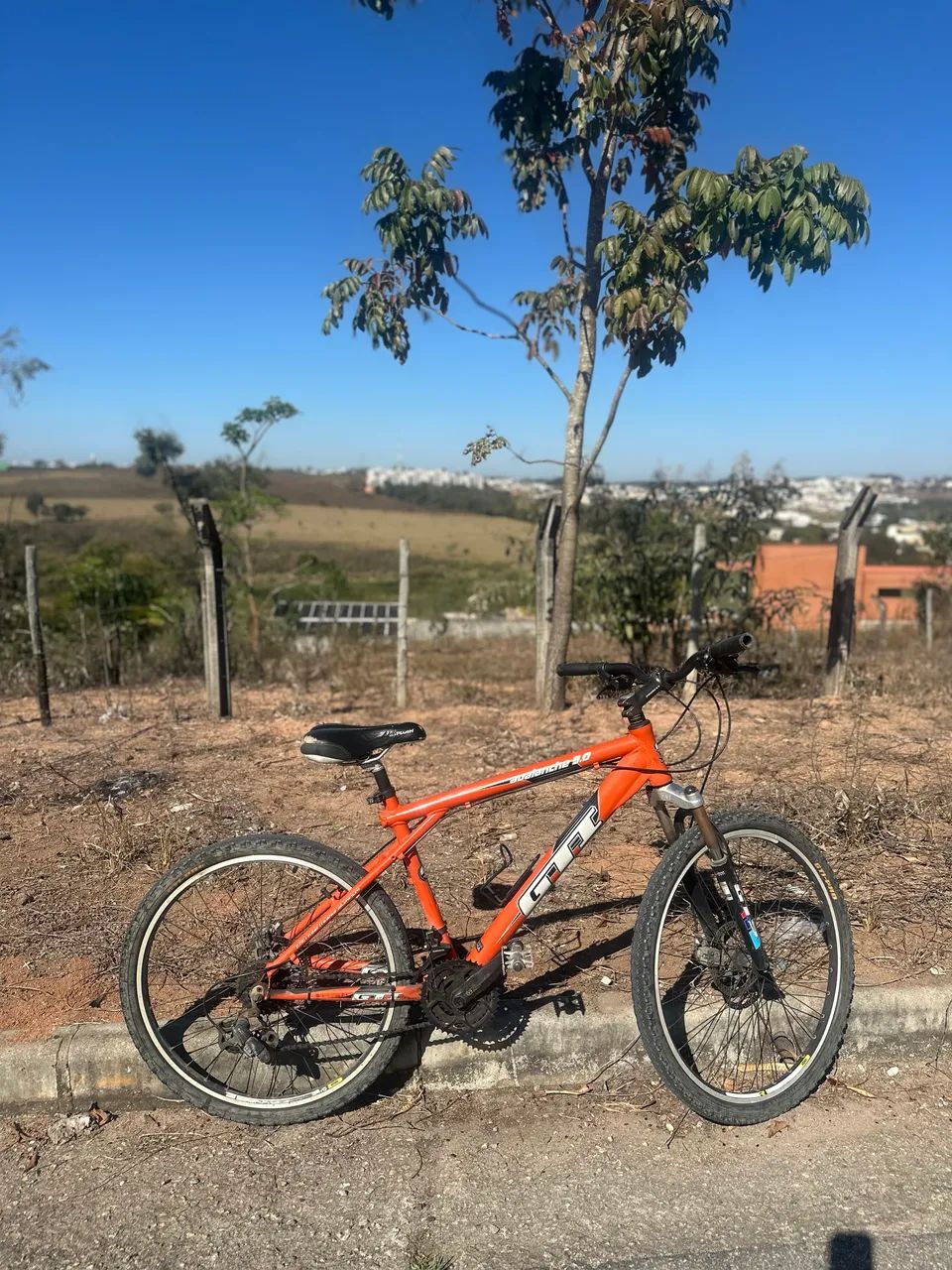 Bicicleta GT Avalanche 3.0 na cor laranja - Foto 4