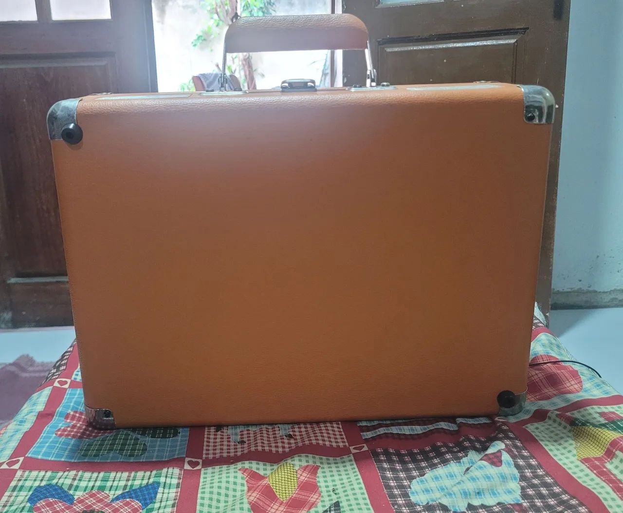 Vitrola Raveo Sonetto, Maleta Toca-Discos com Bluetooth e USB - Foto 4