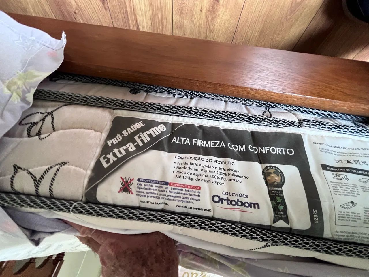 Vendo cama de casal com colchão  - Foto 2