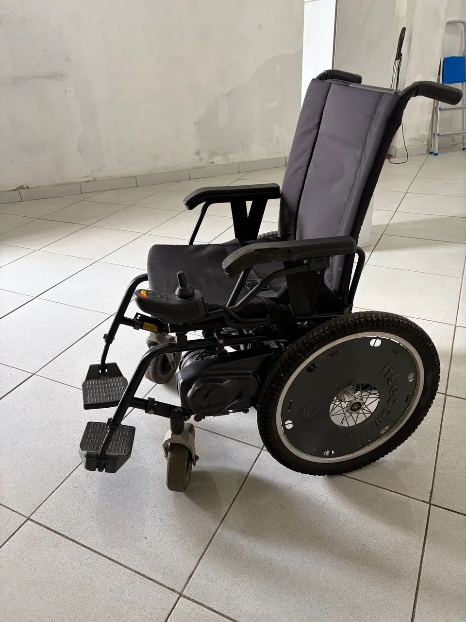 Cadeira de rodas elétrica Freedom - Foto 2