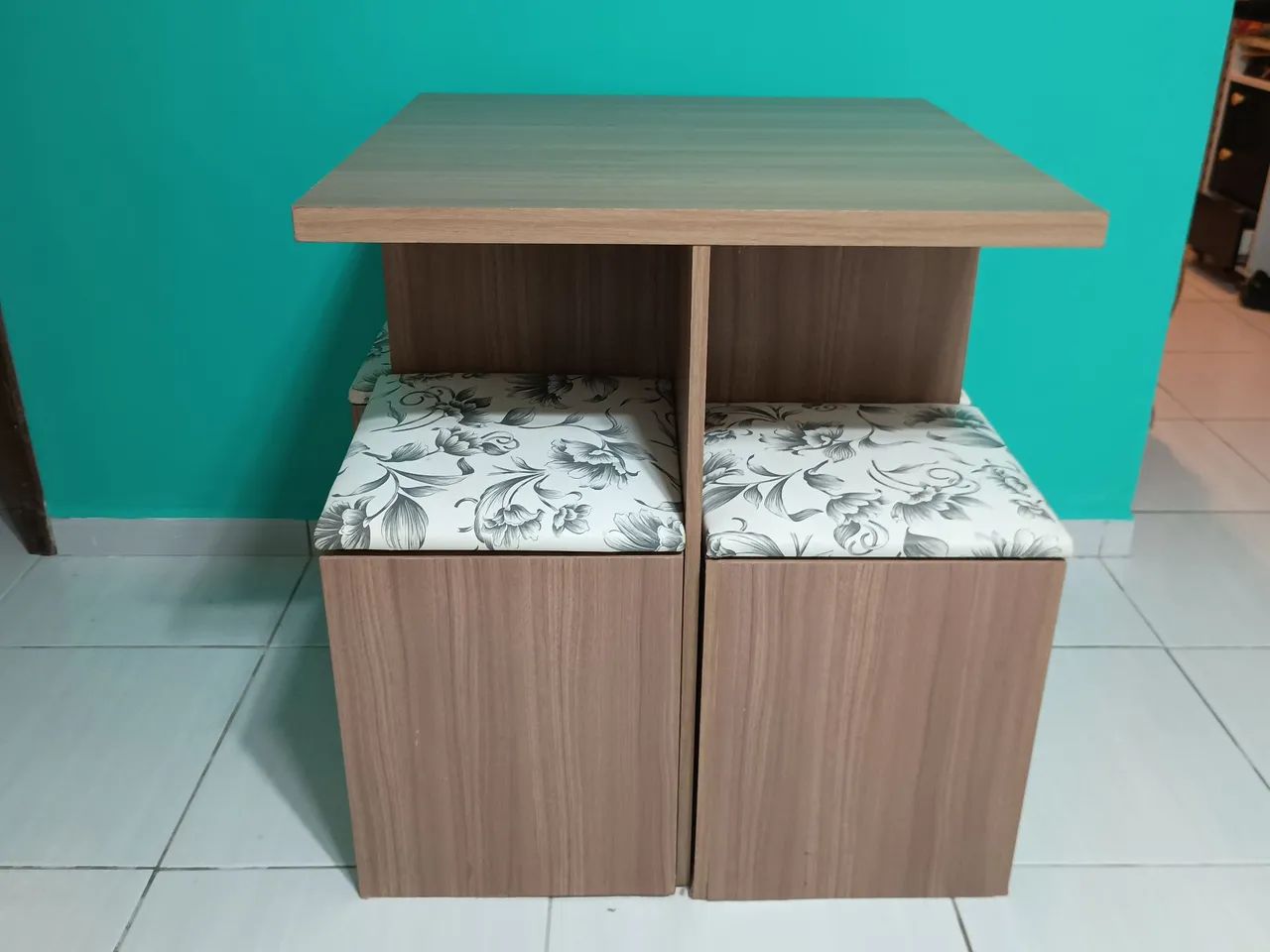 Conjunto Mesa e 4 banquetas baú - Foto 3
