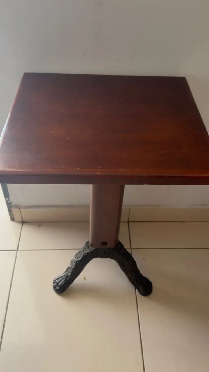 Mesa de madeira com base de ferro fundido - Foto 2