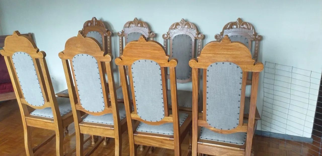 Mesa em madeira com 8 cadeiras - Foto 2