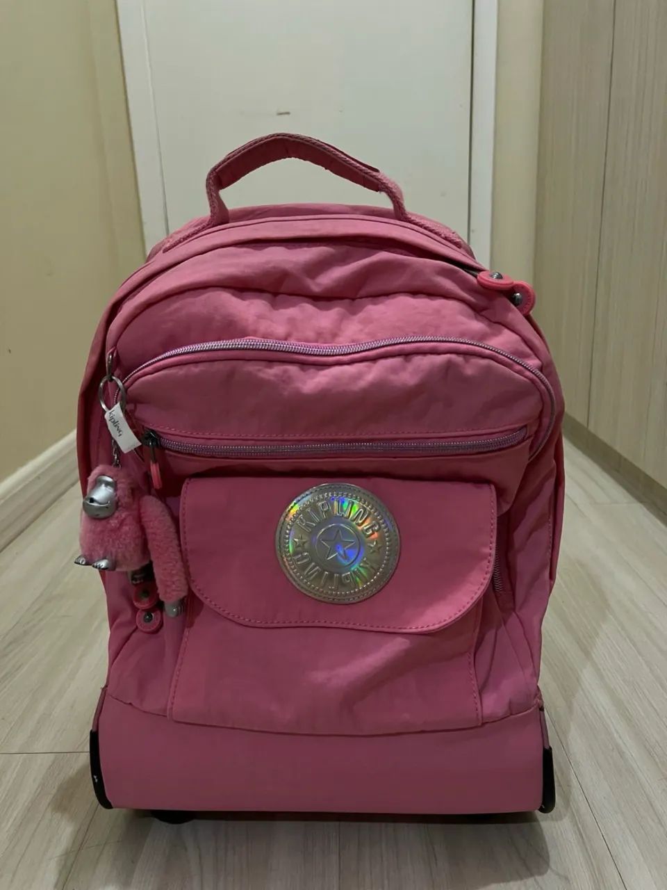 mochila kipling - com rodinhas e alça para costas (2 em 1)