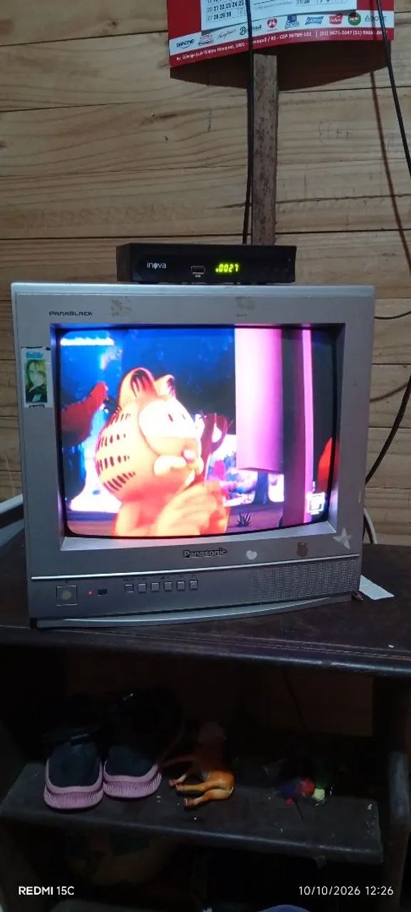 Tv 14 polegadas com conversor funciona tudo.
