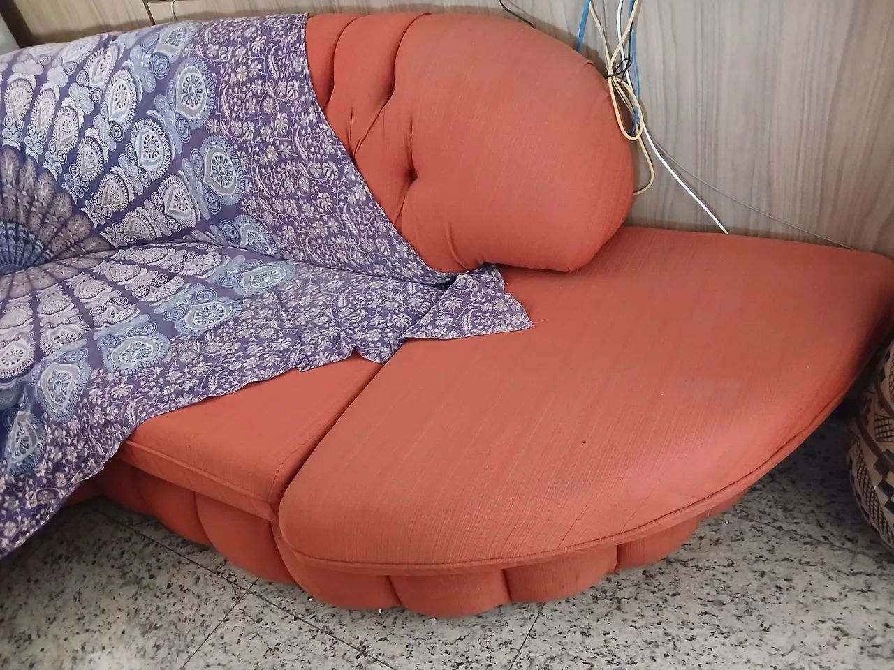 Sofá clássico chesterfield  em L estilo vintage em captonê - Foto 3