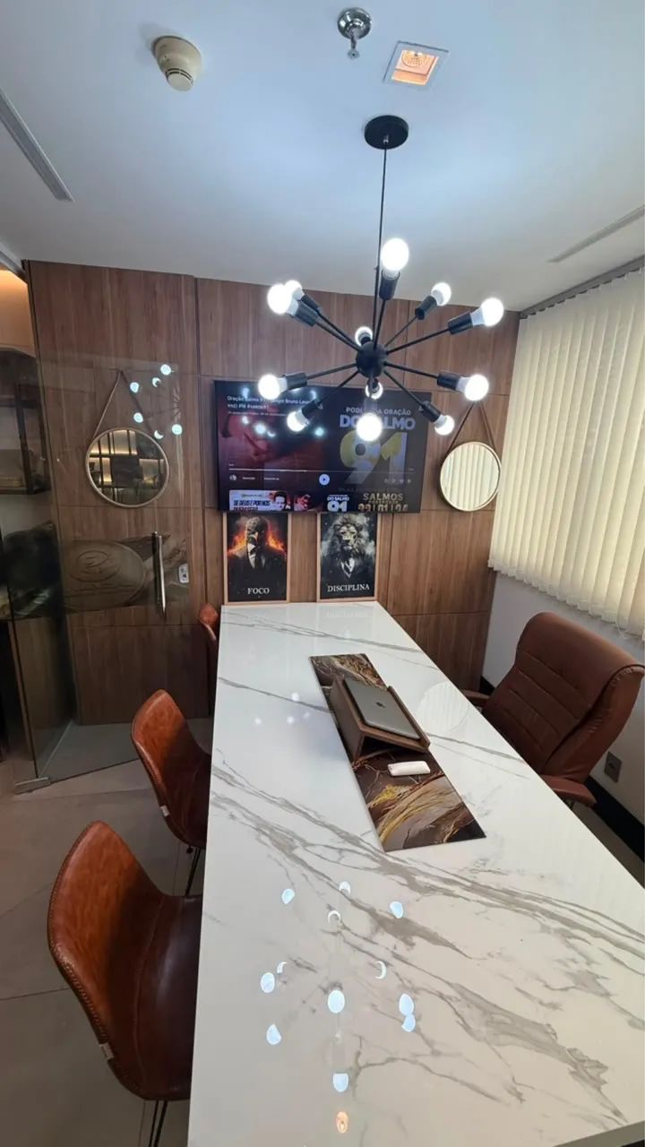 Sala mobiliada, pronta pra receber seu cliente 