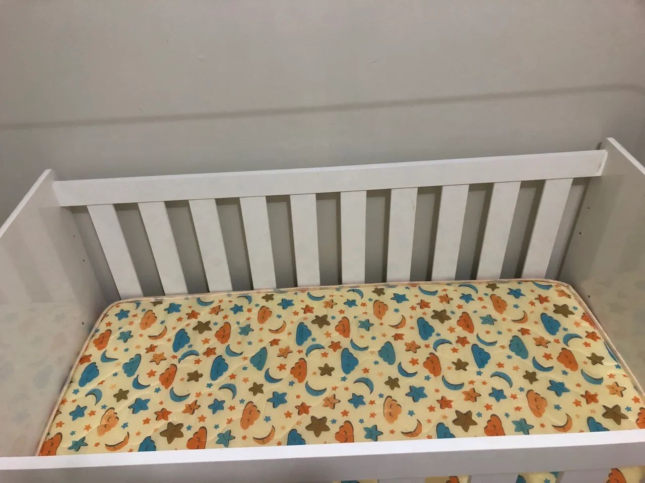 Berço semi novo com colchão  - Foto 2