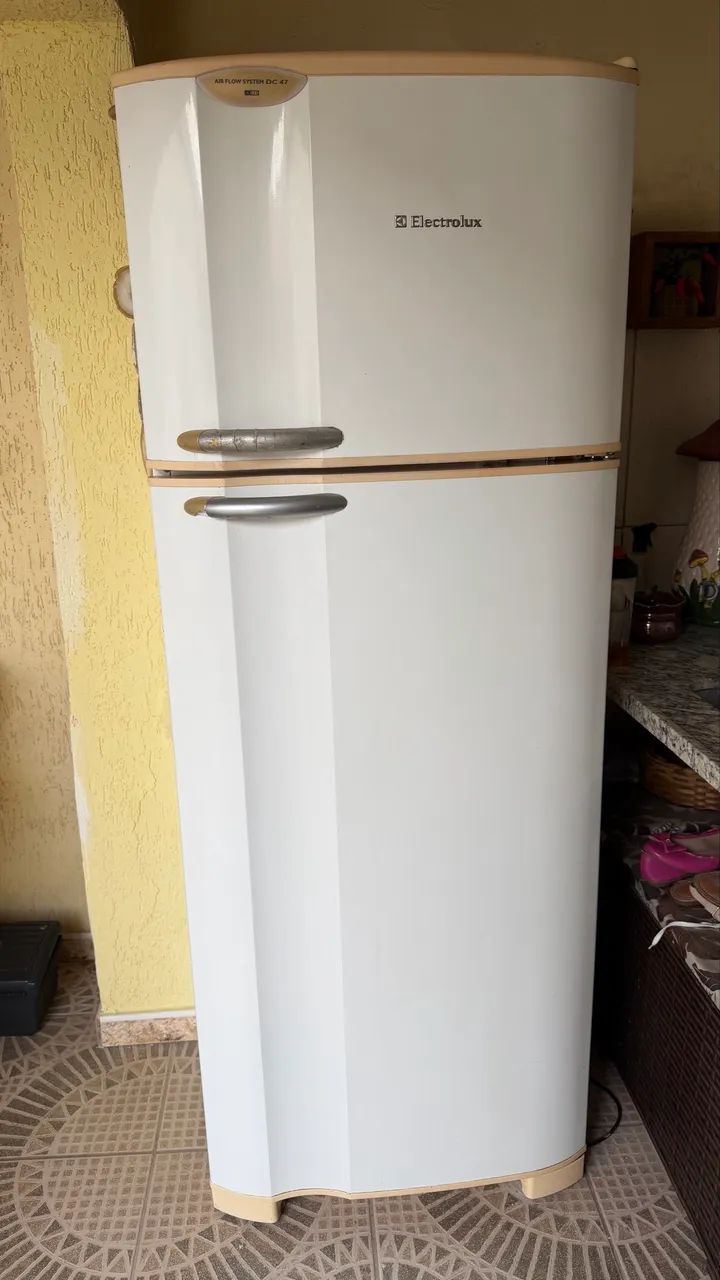 Vendo geladeira Electrolux 