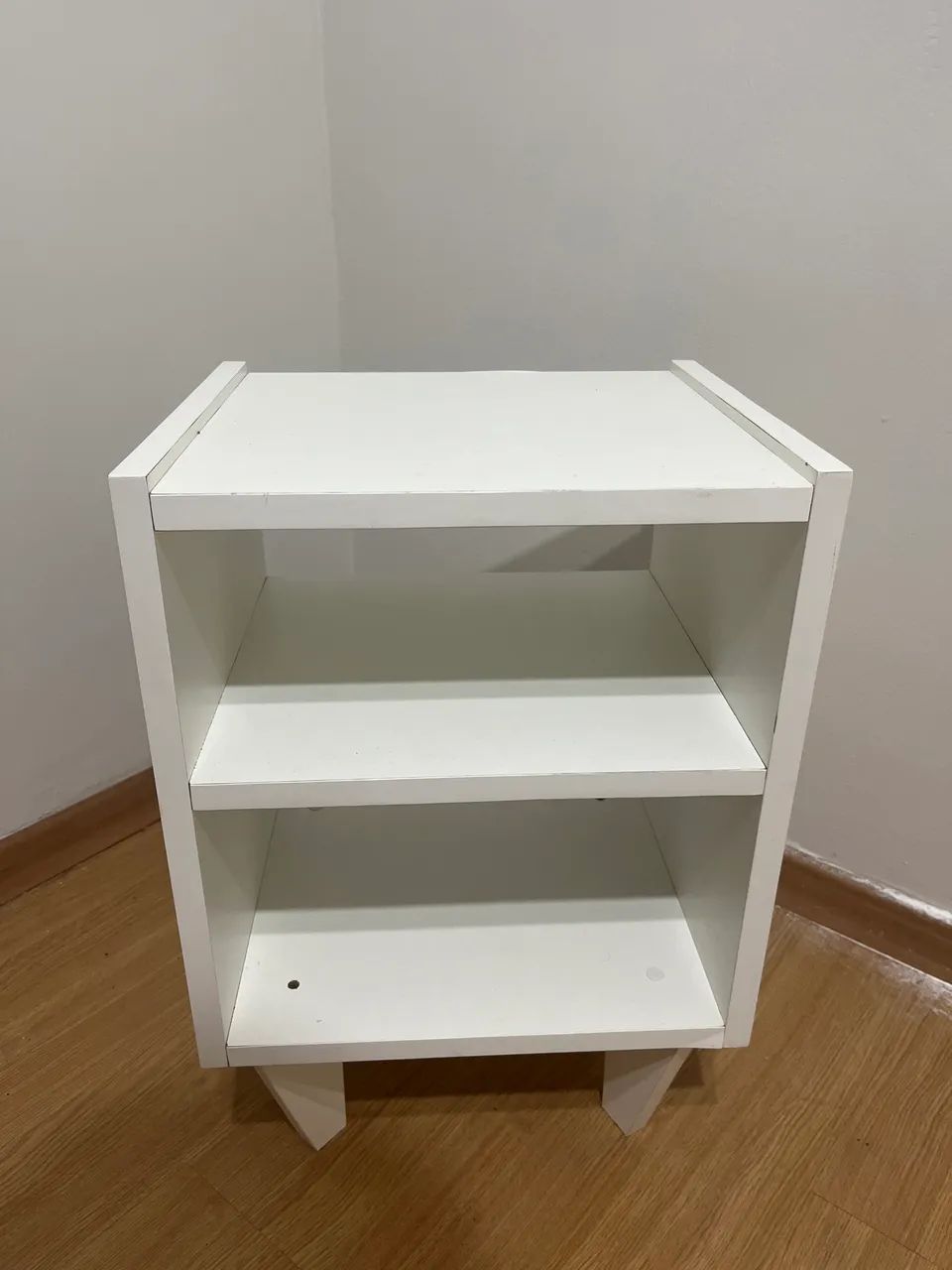 Vendo criado mudo branco 