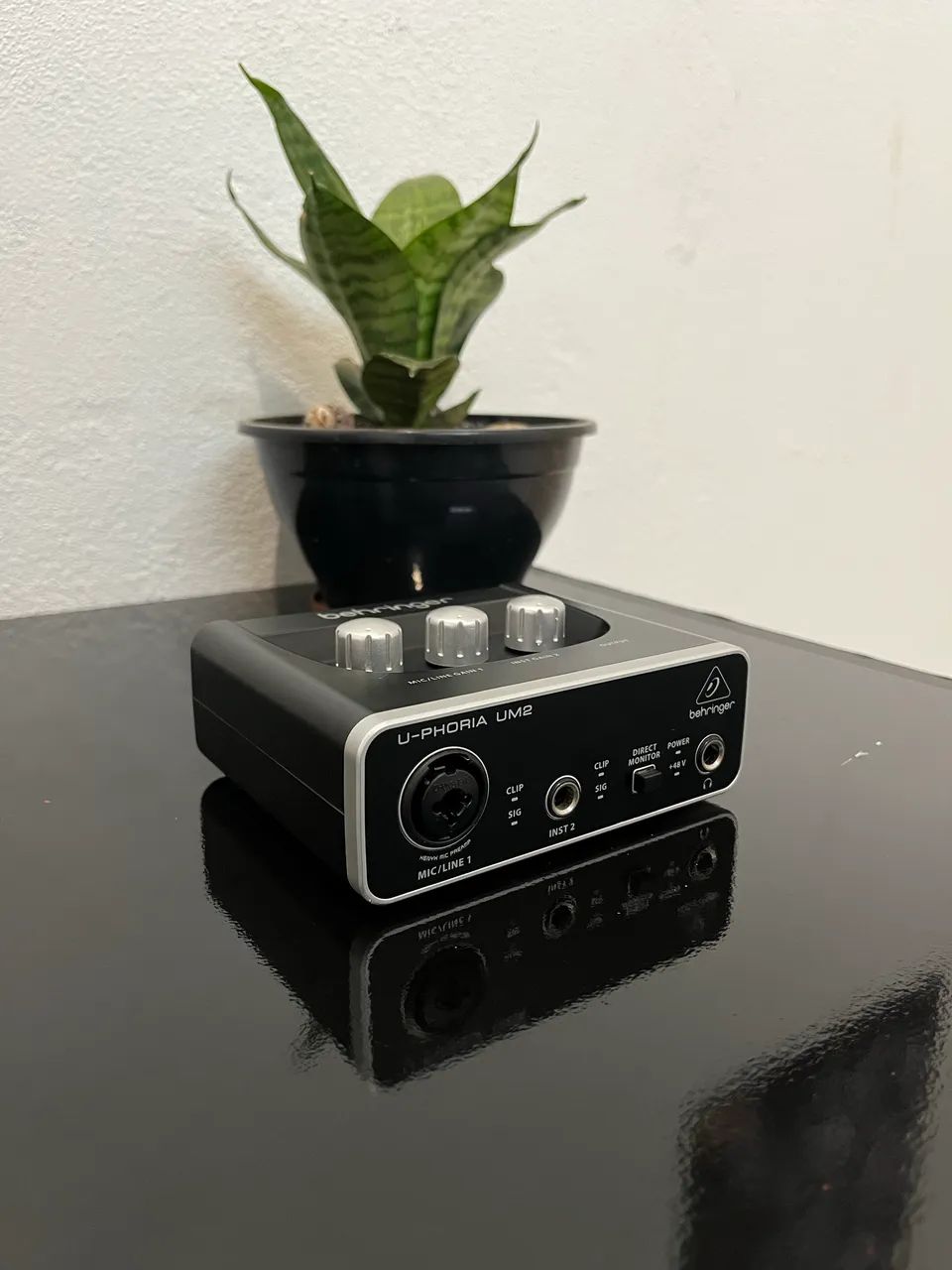 Interface de Áudio Behringer U-Phoria UM2