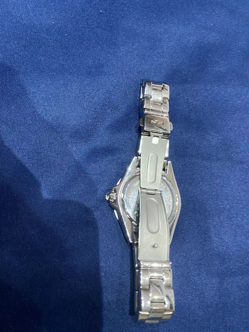 Relógio feminino TECHNOS, prata, fundo branco e marcadores em strass. Perfeito! - Foto 5