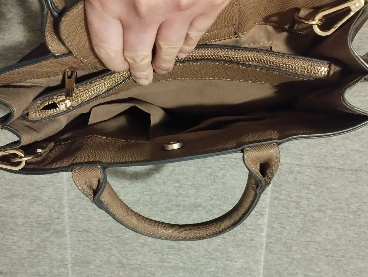 Bolsa marrom de mão e ombro, alça removível  - Foto 5