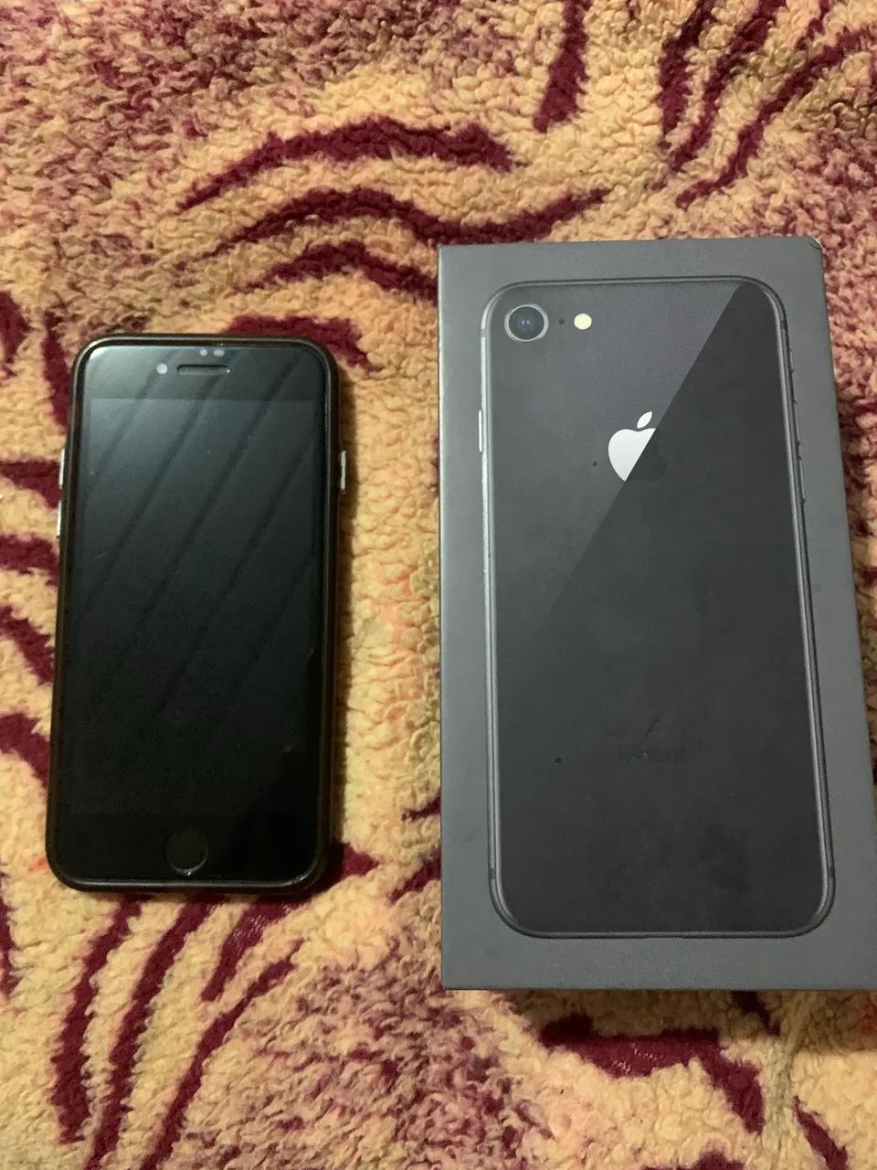 IPhone 8 intacto semi novo 