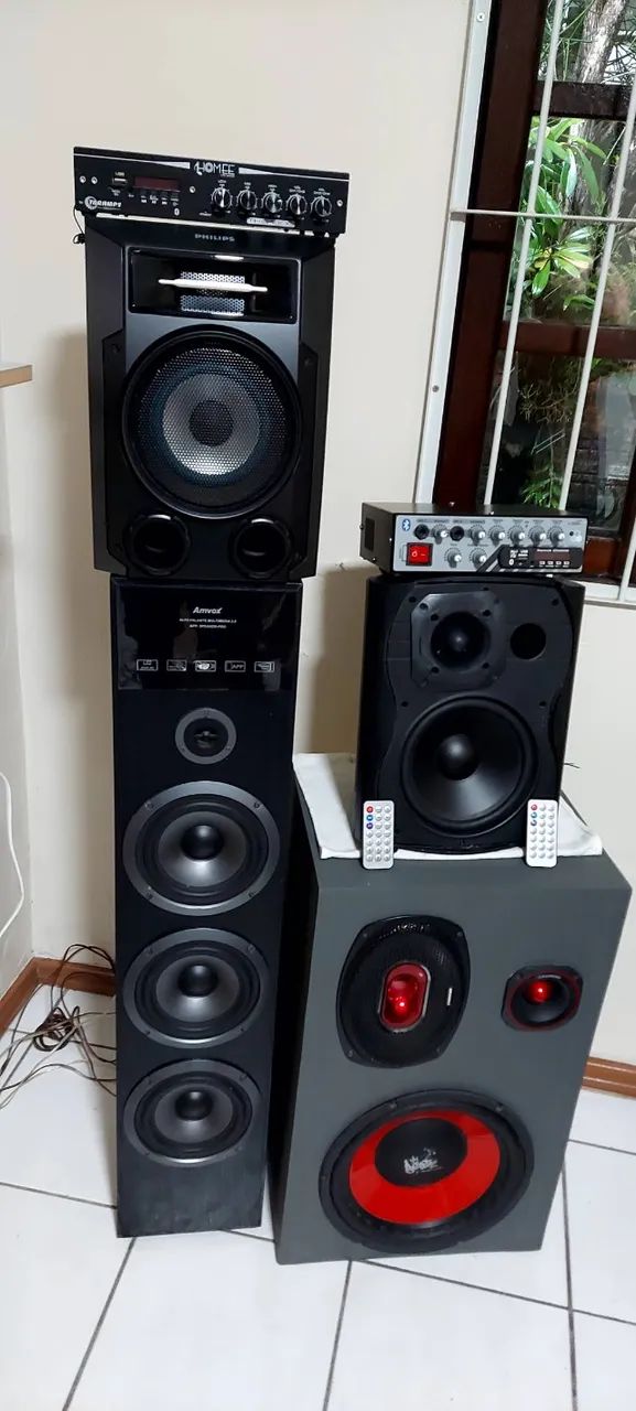 4 caixas de som e 2 amp