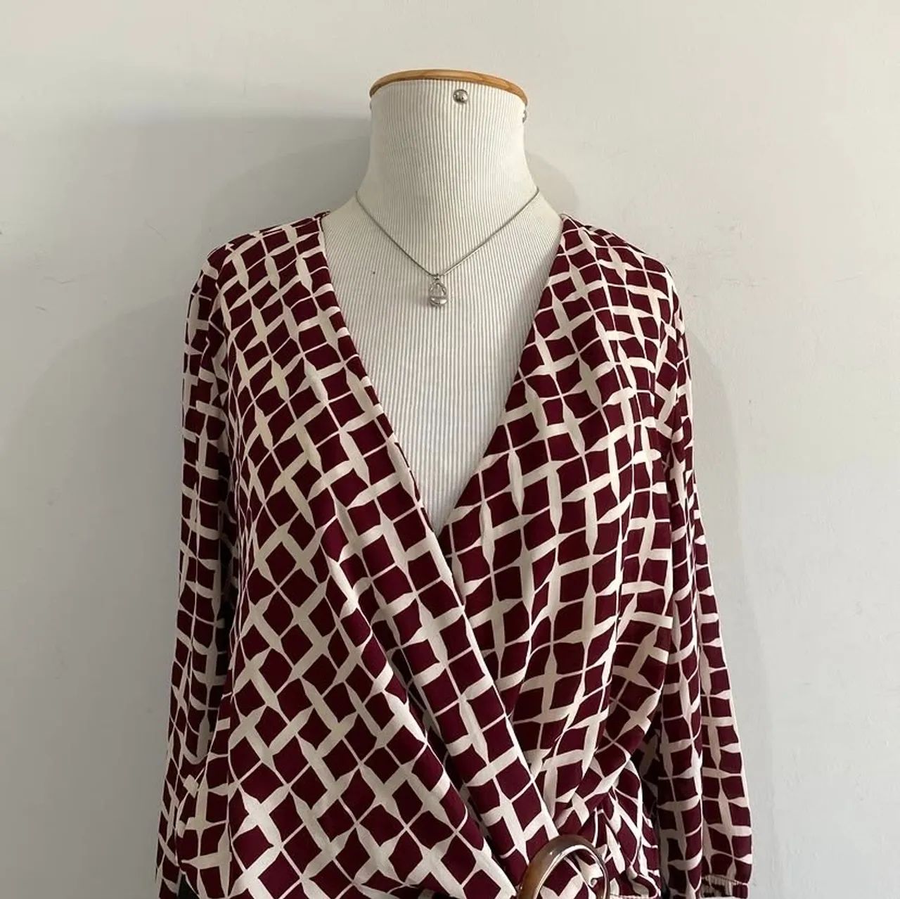 Blusa Transpassada com argola - Foto 3