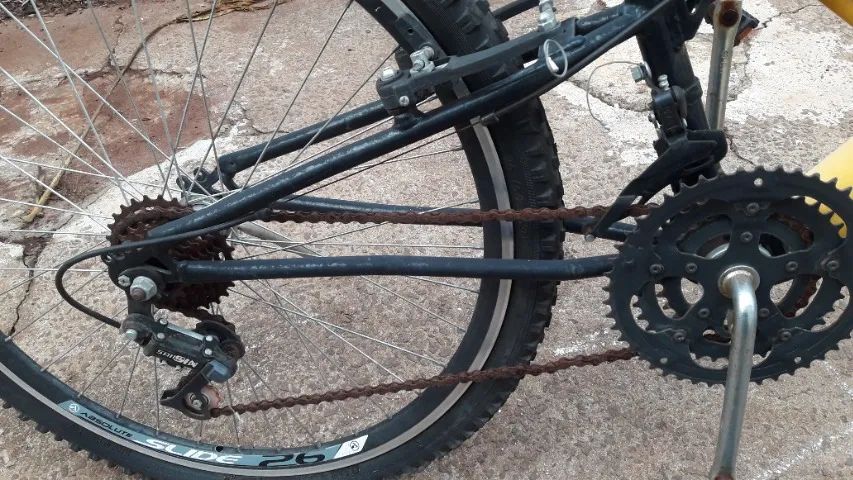 Bicicleta aro 26 Precisa de reparo - Foto 3