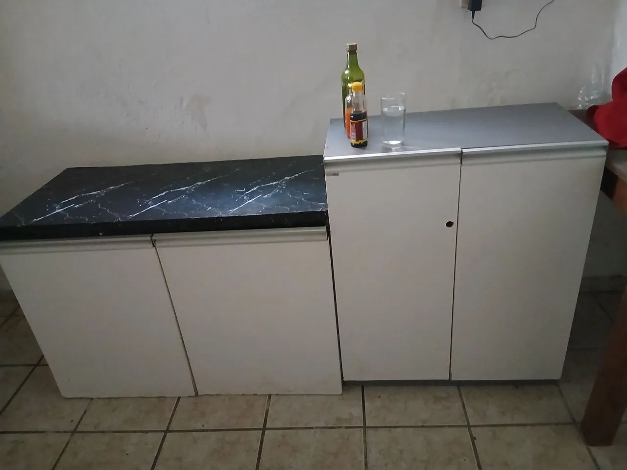 Vendo  armários  de parede em mdf   bem conservado