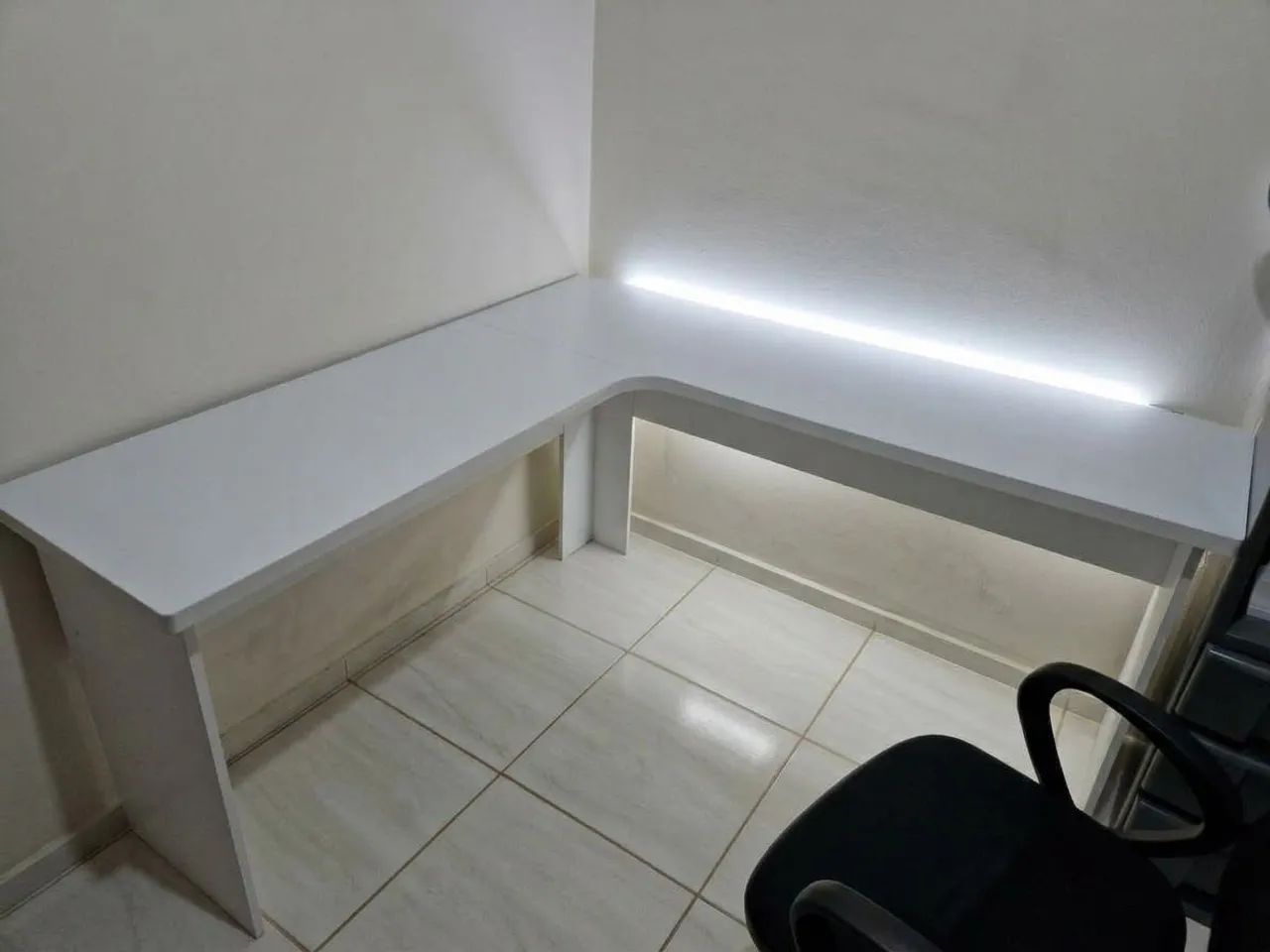 Mesa escrivaninha em L - MDF