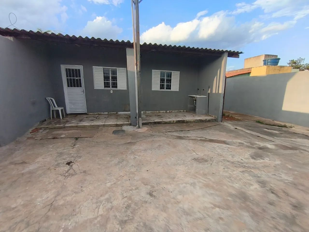 Alugo casa 2 quartos QD 60 e