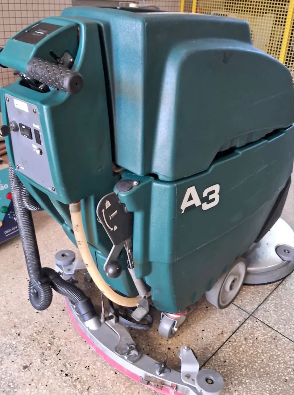 Lavadora de Pisos ALFA TENNANT A3  - Foto 2