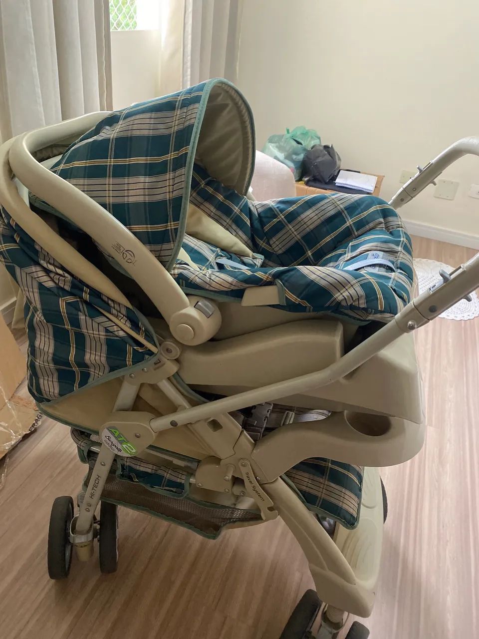 Carrinho de bebê + bebê conforto burigotto