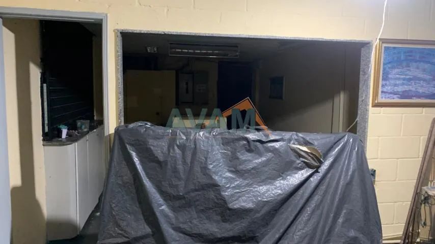 Comercial/Industrial-Prédio Inteiro-Padrão-Rio de Janeiro - Foto 2