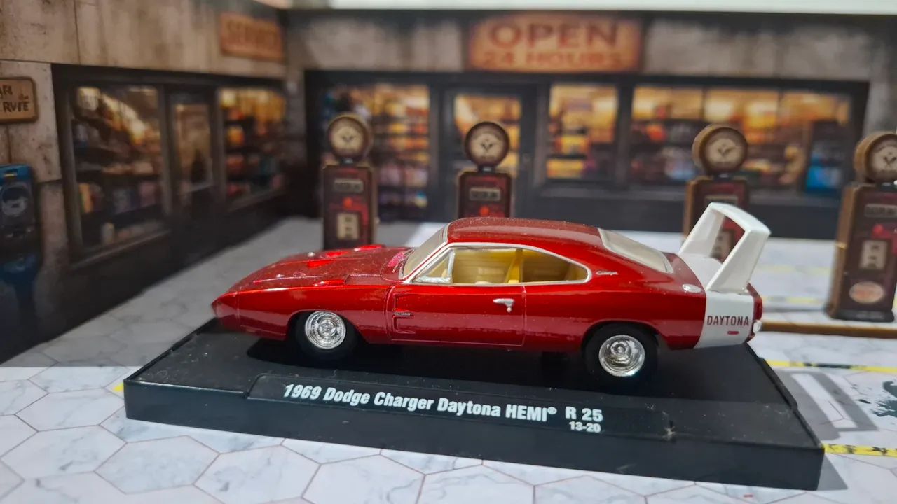 Miniatura M2 carro Dodge 
