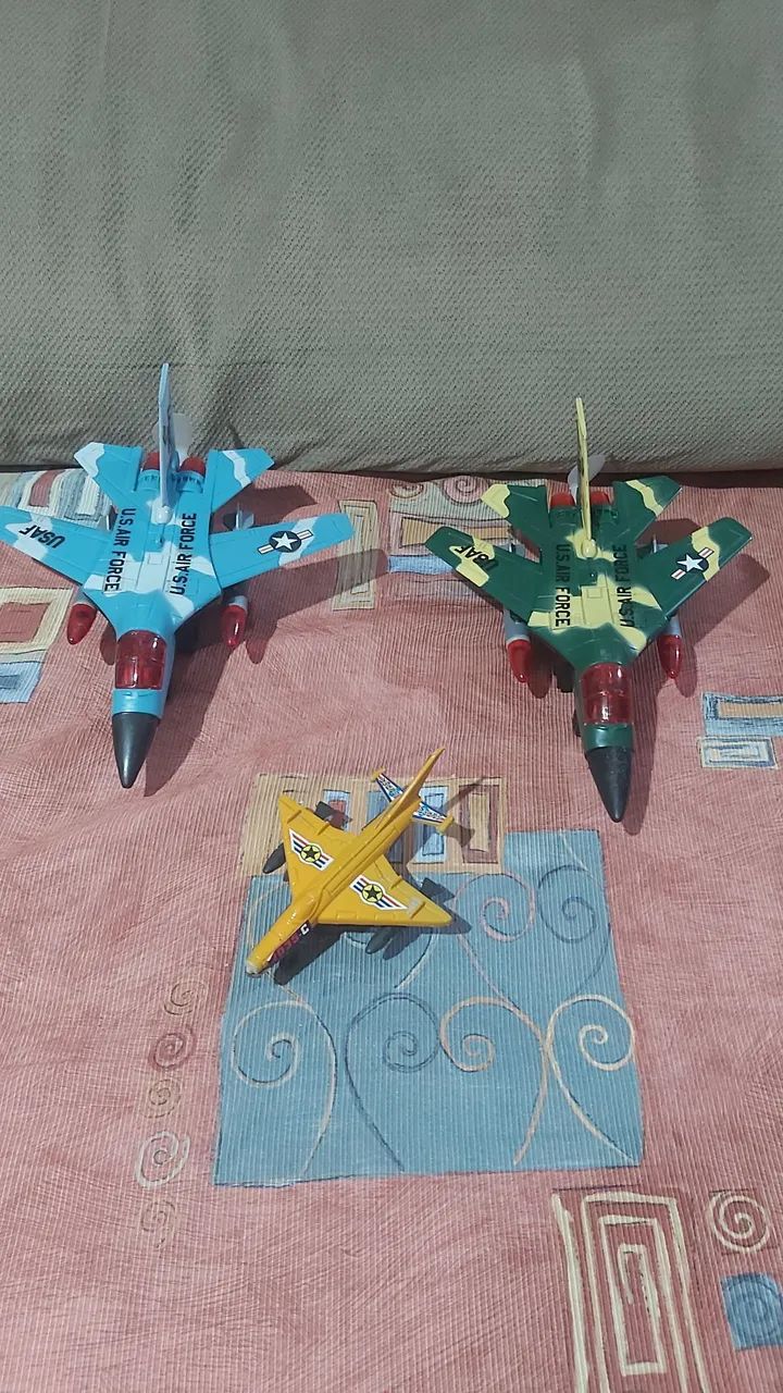 Lote 5 Aviões de Brinquedo Caça Militar  - Foto 3