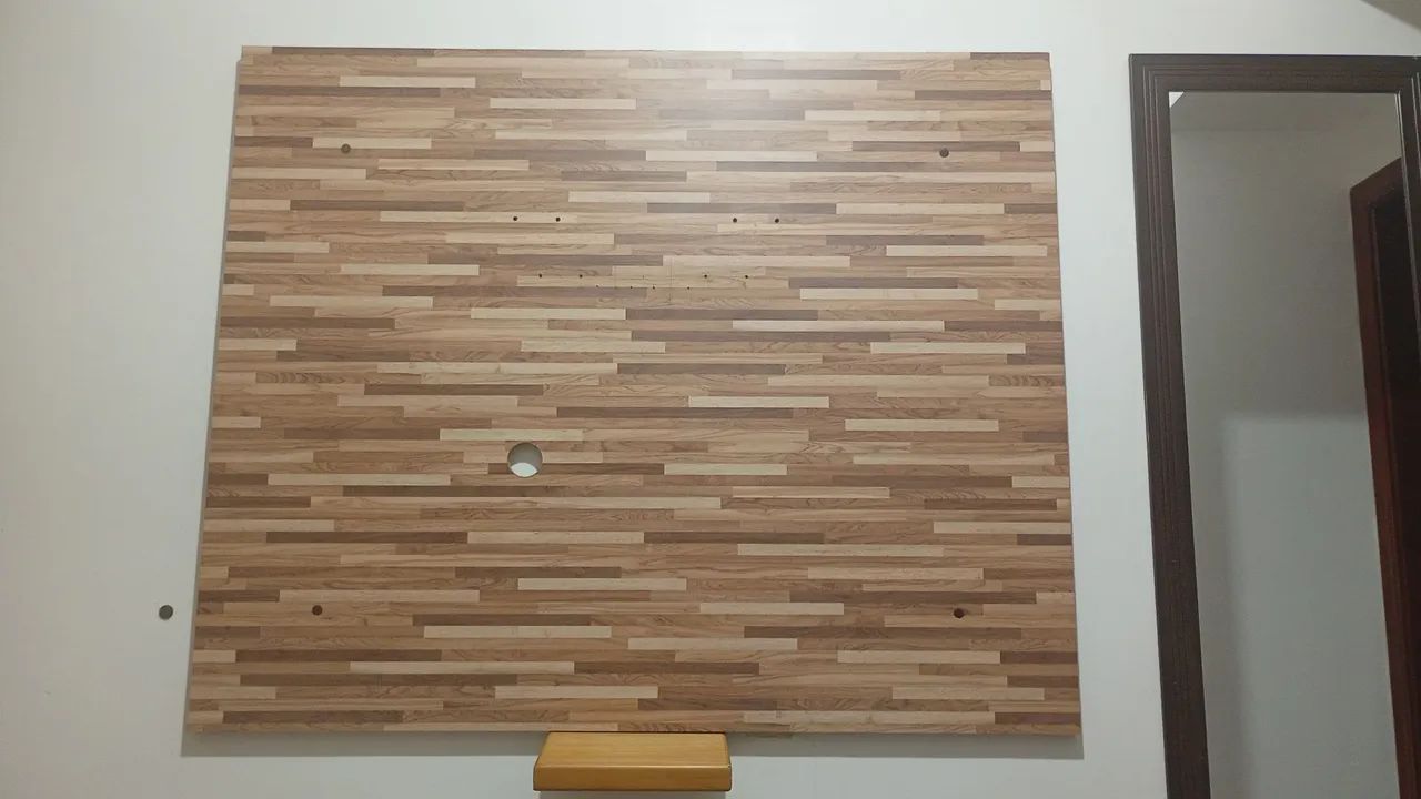 PAINEL DE MADEIRA COM TAMANHO PARA TV DE 60 POLEGADAS