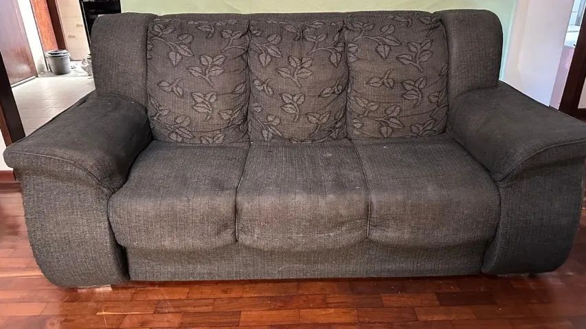 Sofá 3 lugares - confortável e resistente