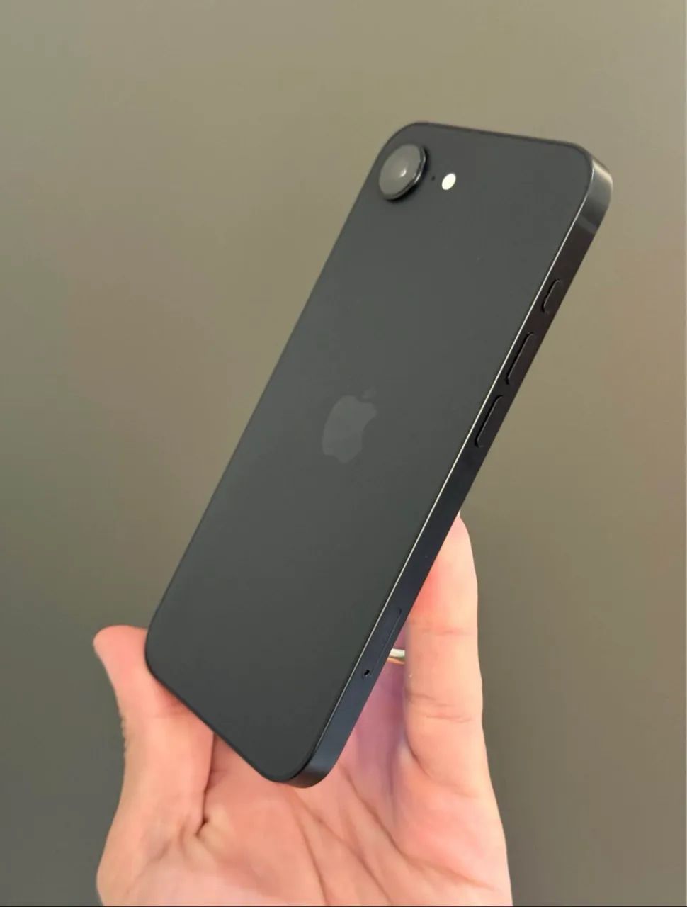 iPhone 16 é 128G Preto Semi Novo - Foto 5