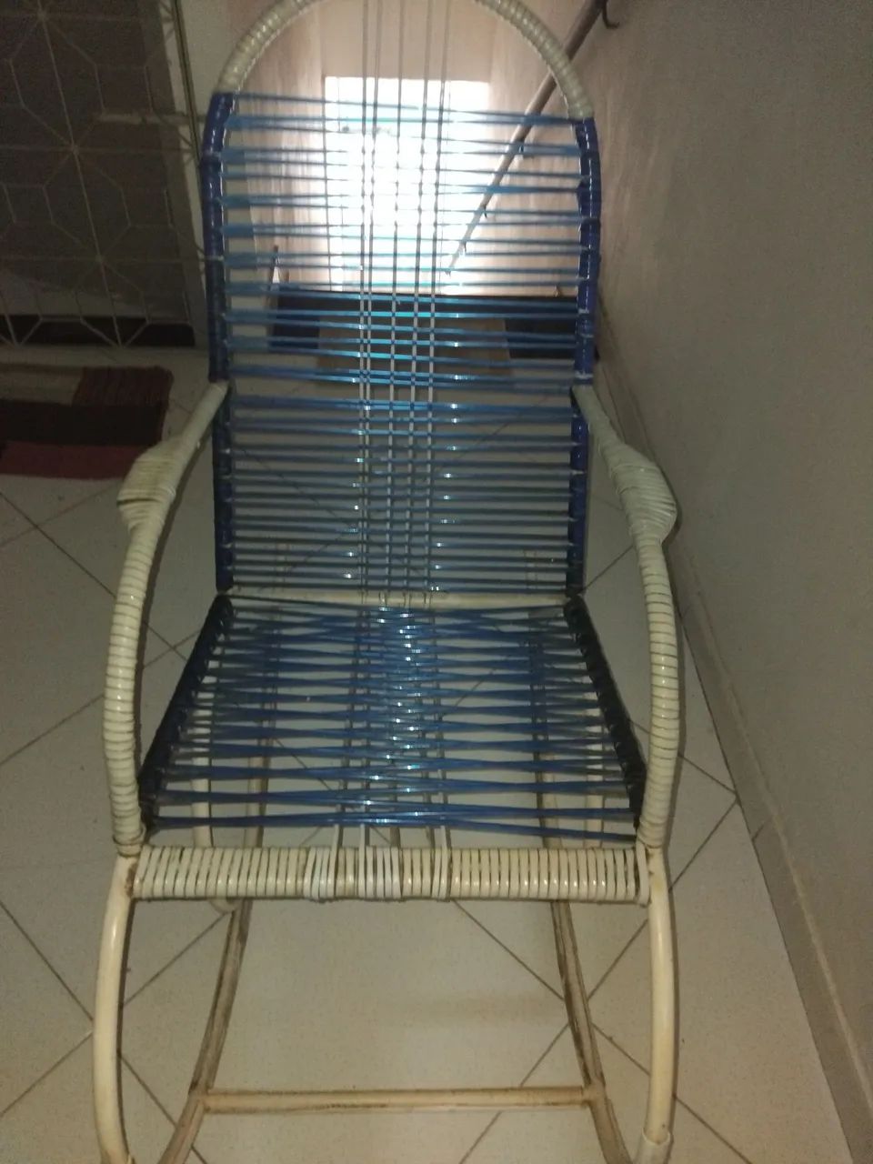 Vendo cadeira de balanço  bem conservada