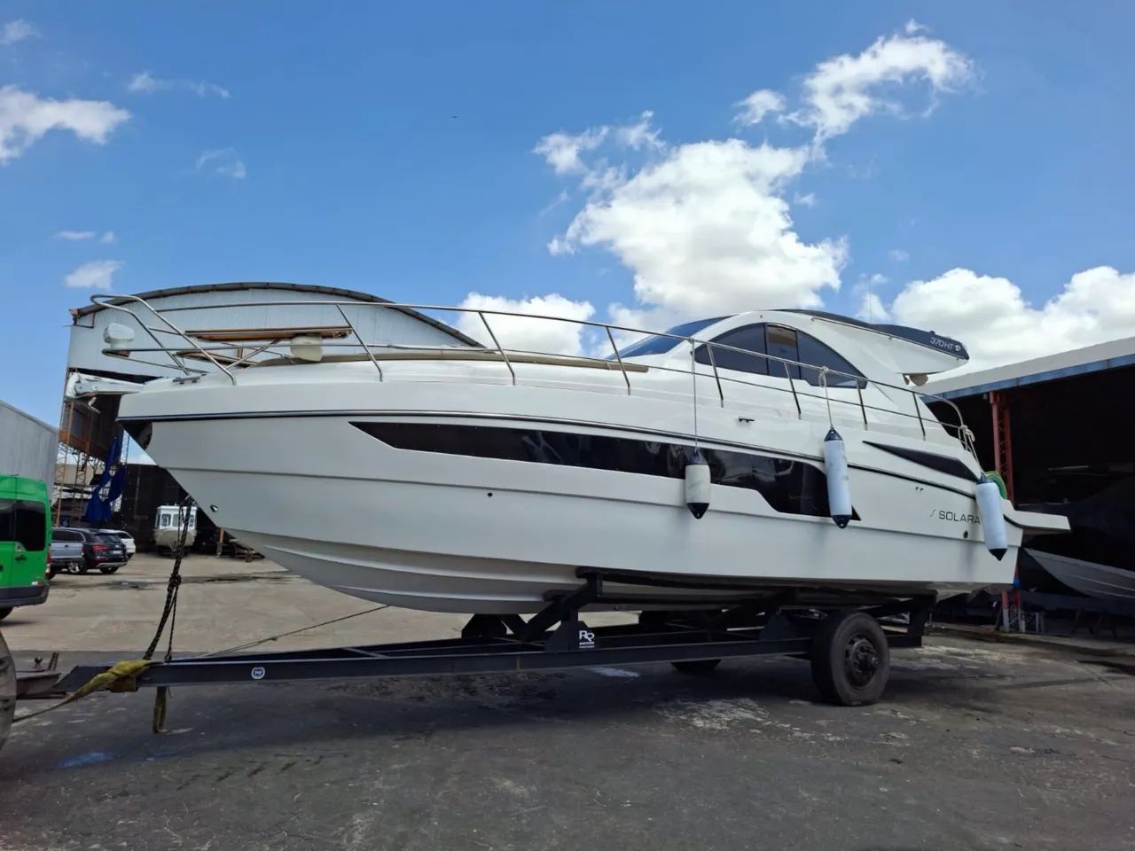 Lancha Solara 370HT