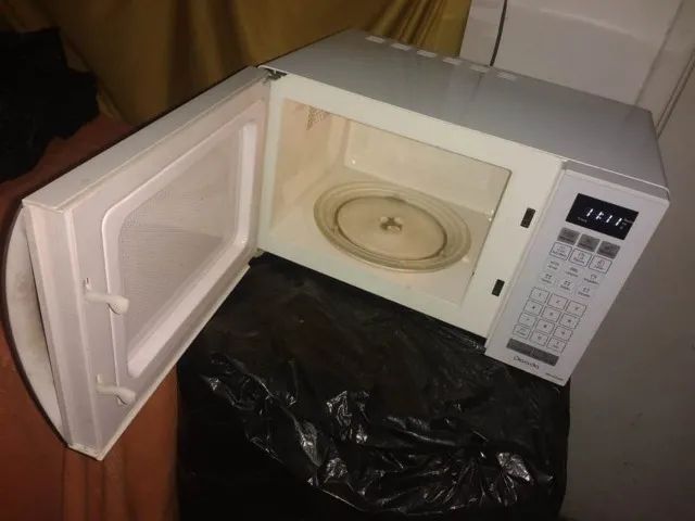 Microondas Panasonic 20 Litros Novinho - Foto 2