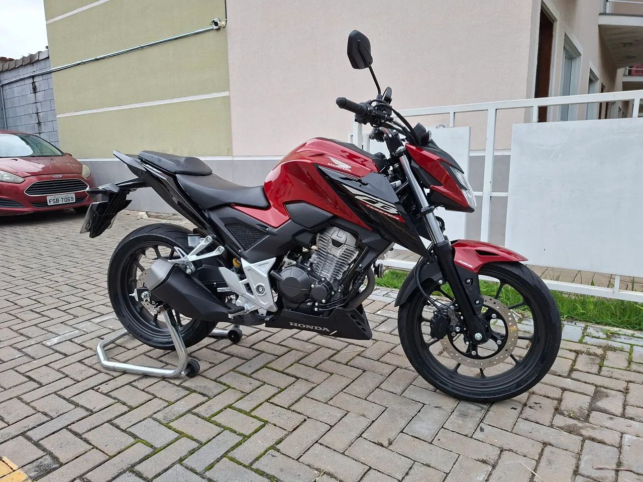 CB 300 F - Foto 3