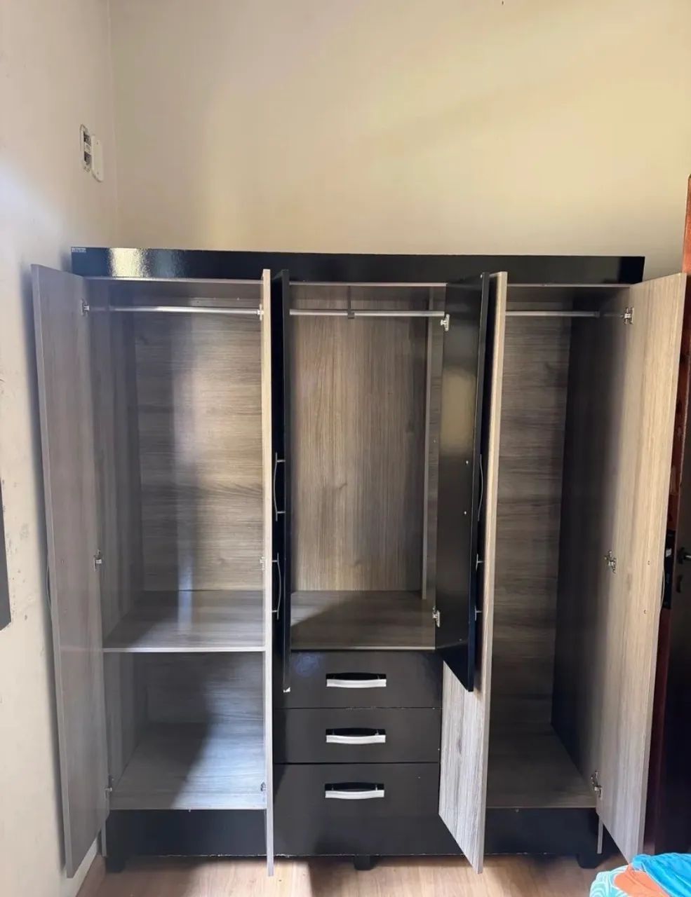 Vendo guarda-roupa de solteiro entrego e monto 