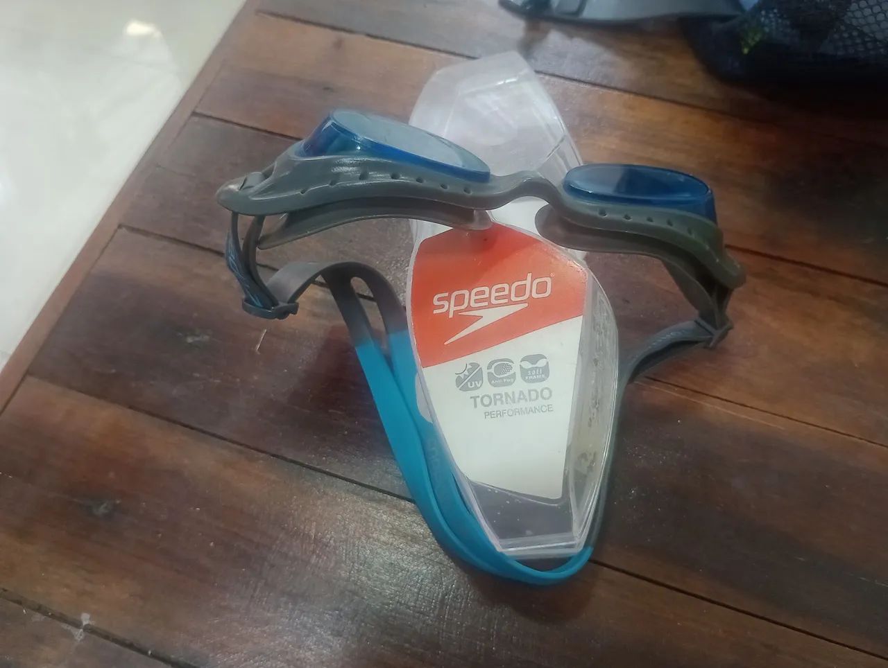 Óculos de natação e toca