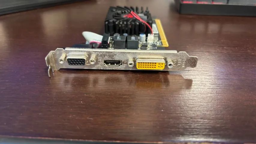 GT210 1G DDR3 64bit - Foto 3