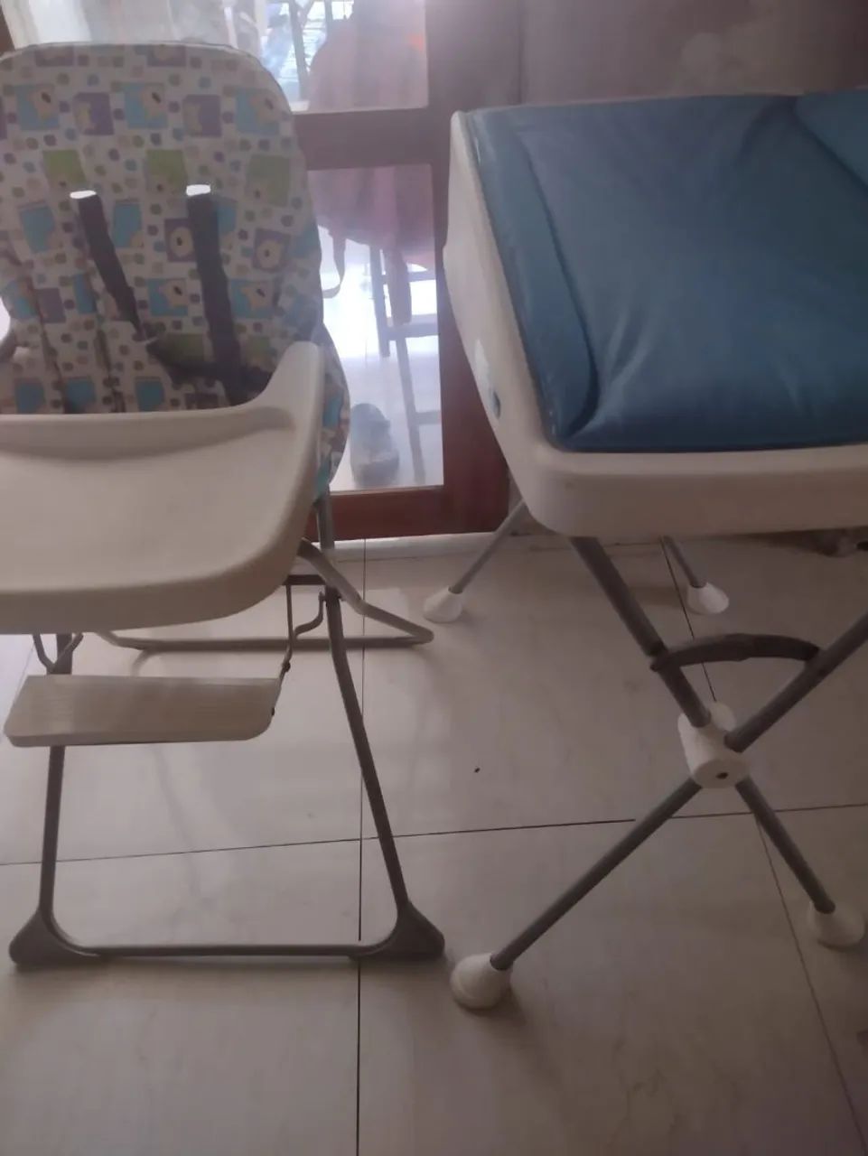 Cadeira de alimentação e trocador