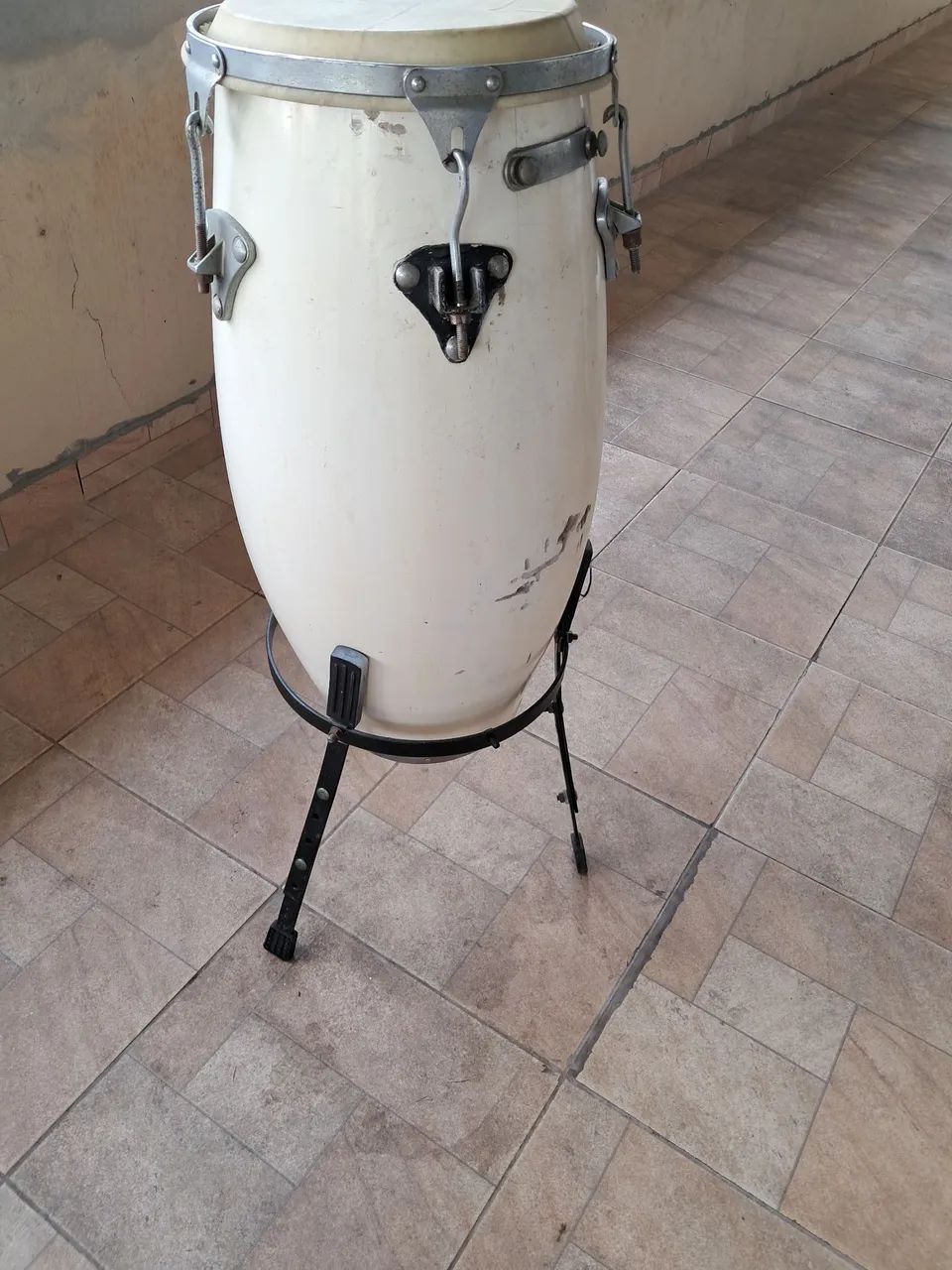 Conga com suporte em perfeito estado!