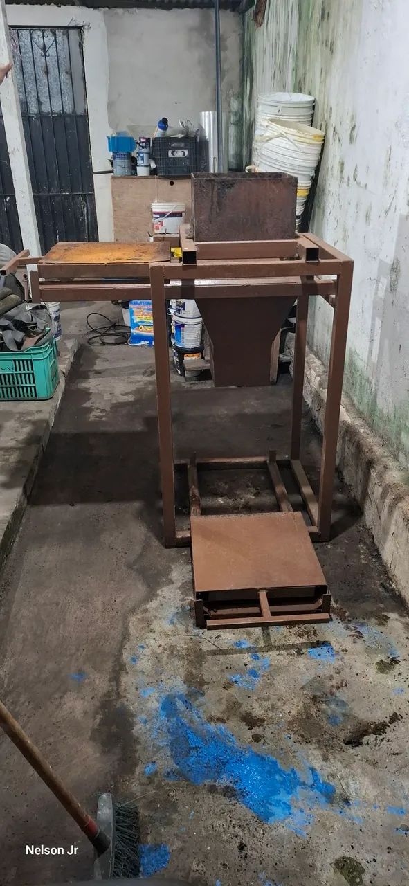 Maquina de ensacar areia e seixo