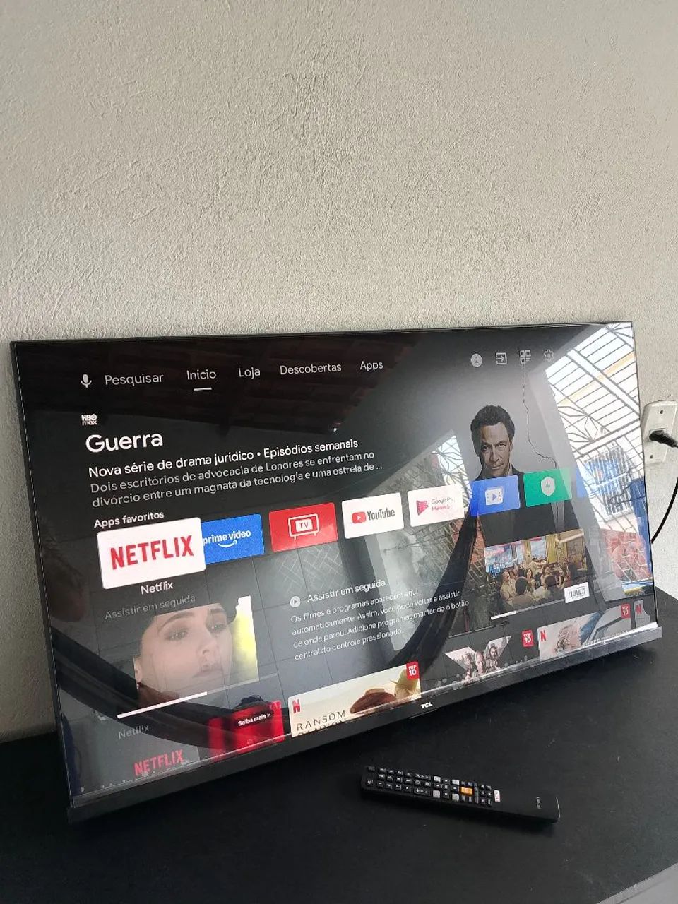 TV SMART ANDROID 40*, PERFEITA, COM CONTROLE.