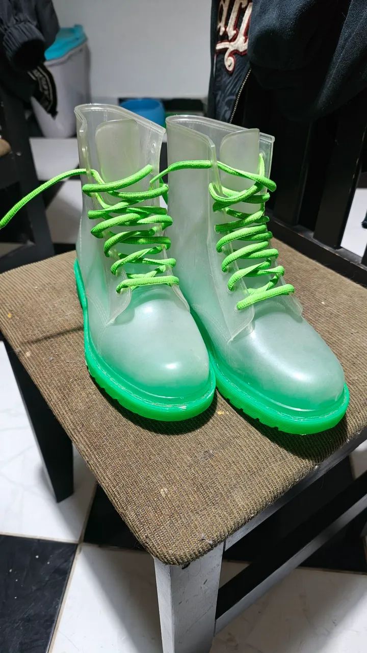 Bota transparente e verde adulto