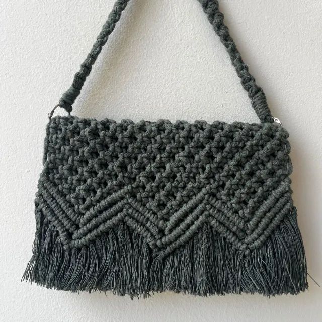 Bolsa Clutch em Macramê com Franjas - Foto 2