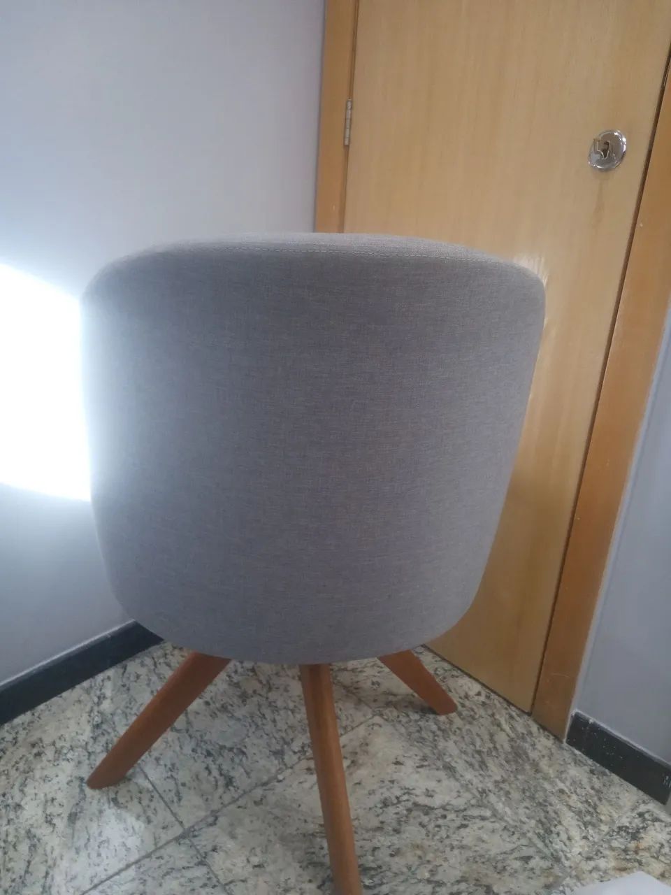Poltrona Giratória cinza - Foto 4