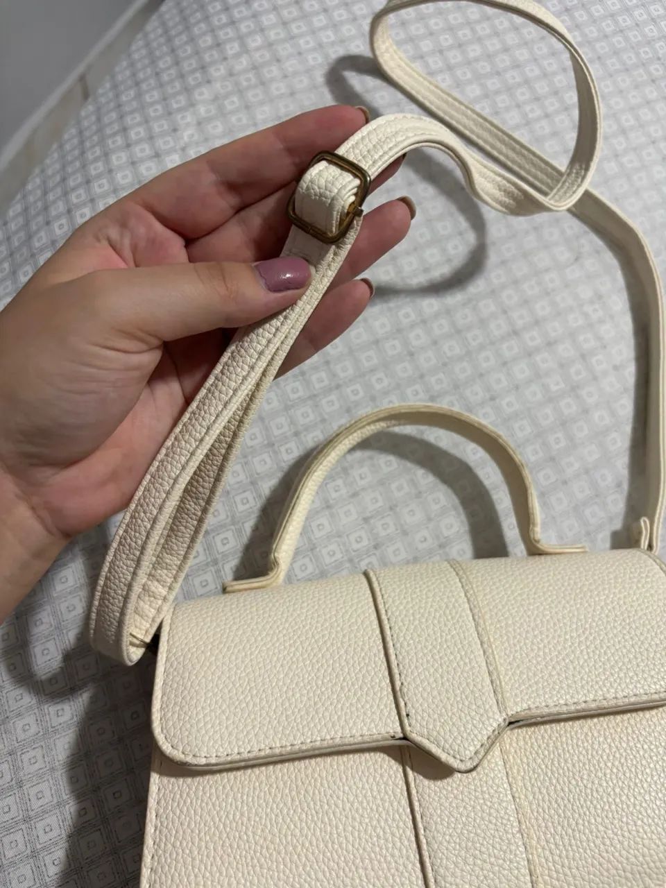 Bolsa transversal branca texturizada - Foto 2