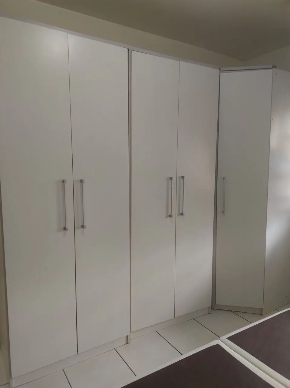 guarda roupas de canto. Excelente para organizar o espaço. - Foto 2